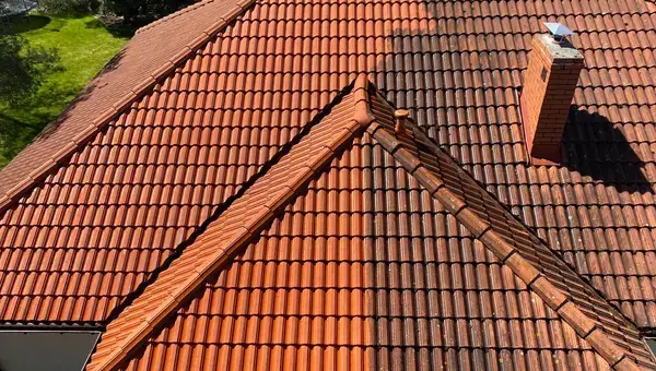 Mycie dachu Warszawa przed i po porównanie